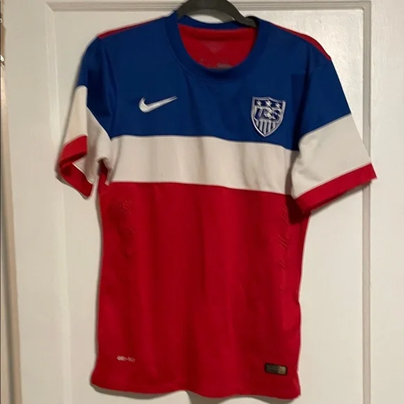 USA Official 2014 Nike Men's Red and Blue Soccer Jersey size Medium - Picture 3 of 10